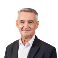 Lou bio photo web-1 (1)
